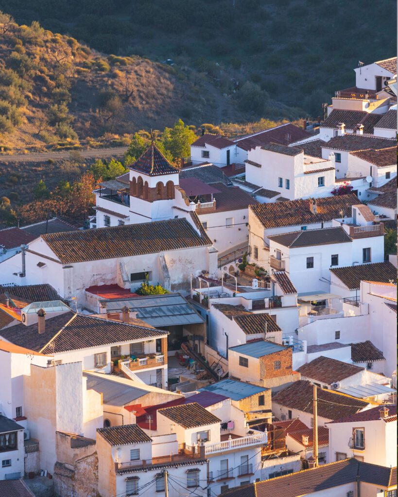 Vista de Moclinejo al amanecer
