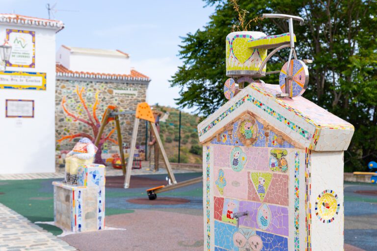 Parque monumento a los Picapedreros realizado con restos de derribo